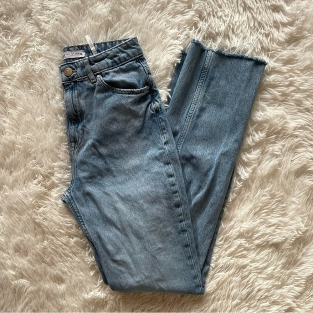 Zara Jeans straight leg light wash size 4